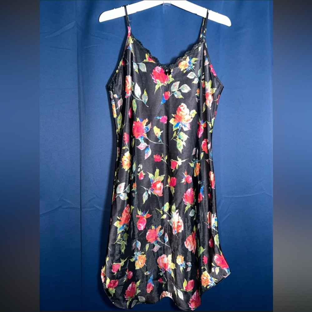 Vintage secret treasures stain lace dress